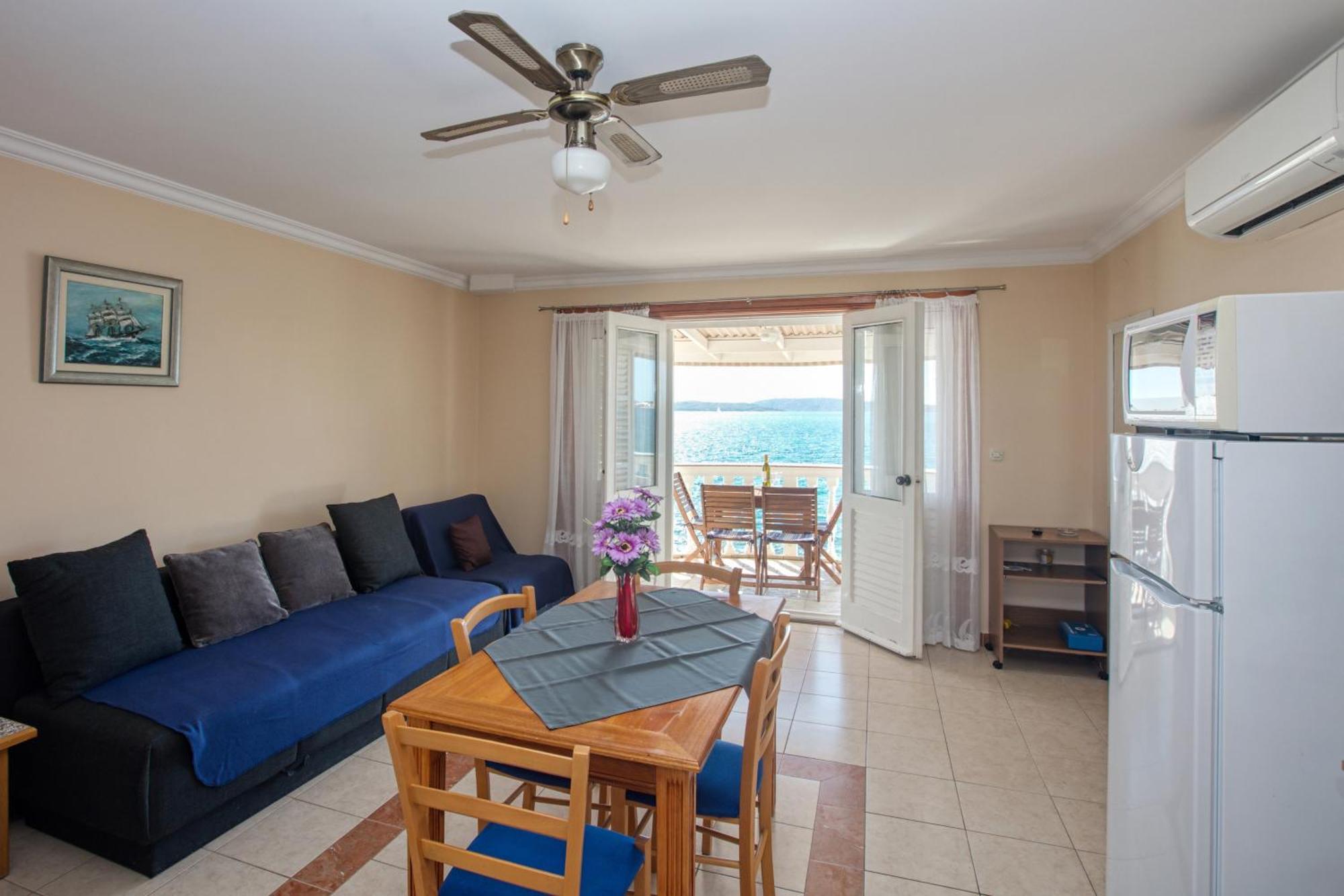 Apartments By The Sea Brodarica, Sibenik - 4194 Bilik gambar