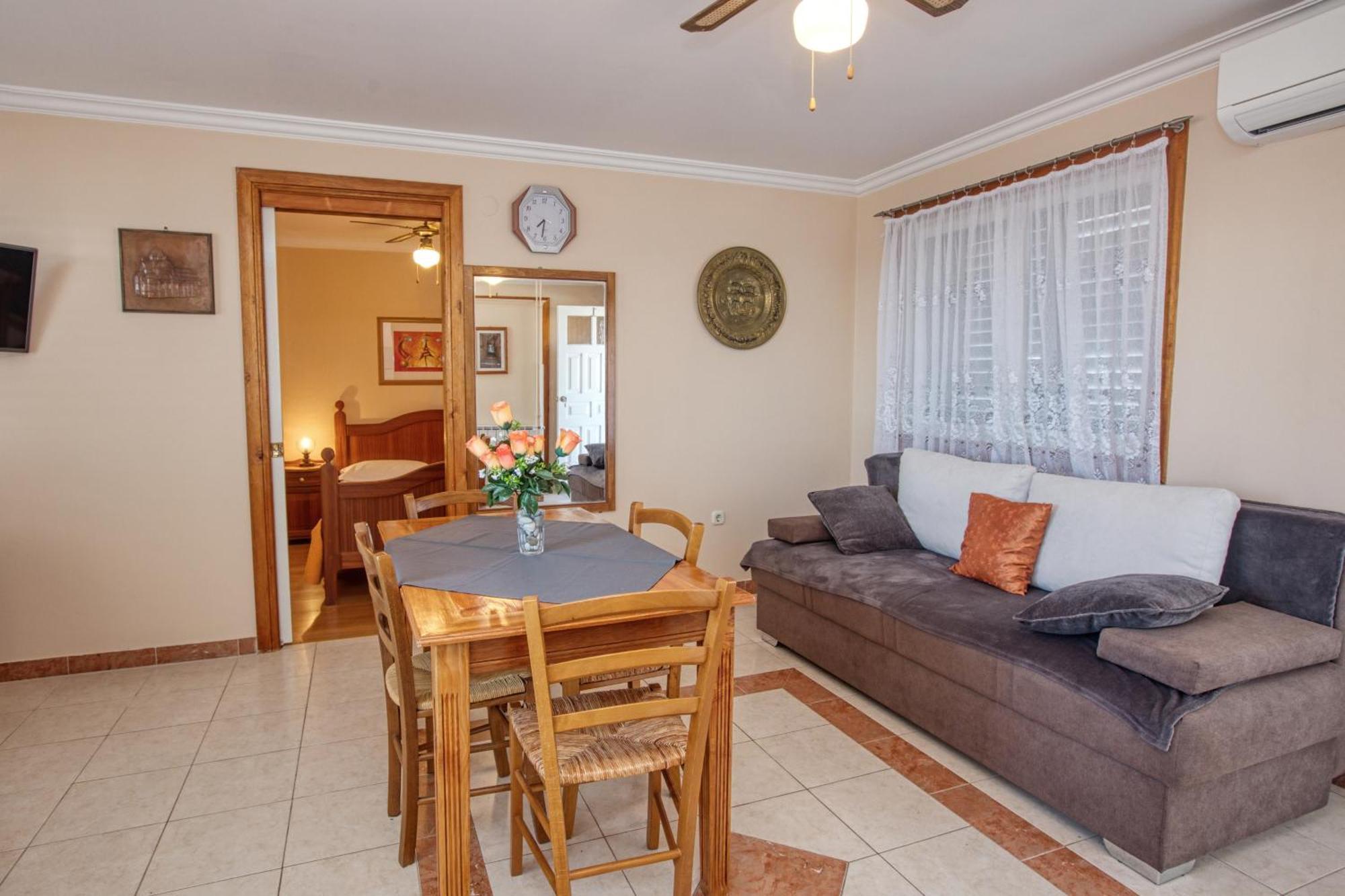 Apartments By The Sea Brodarica, Sibenik - 4194 Bilik gambar