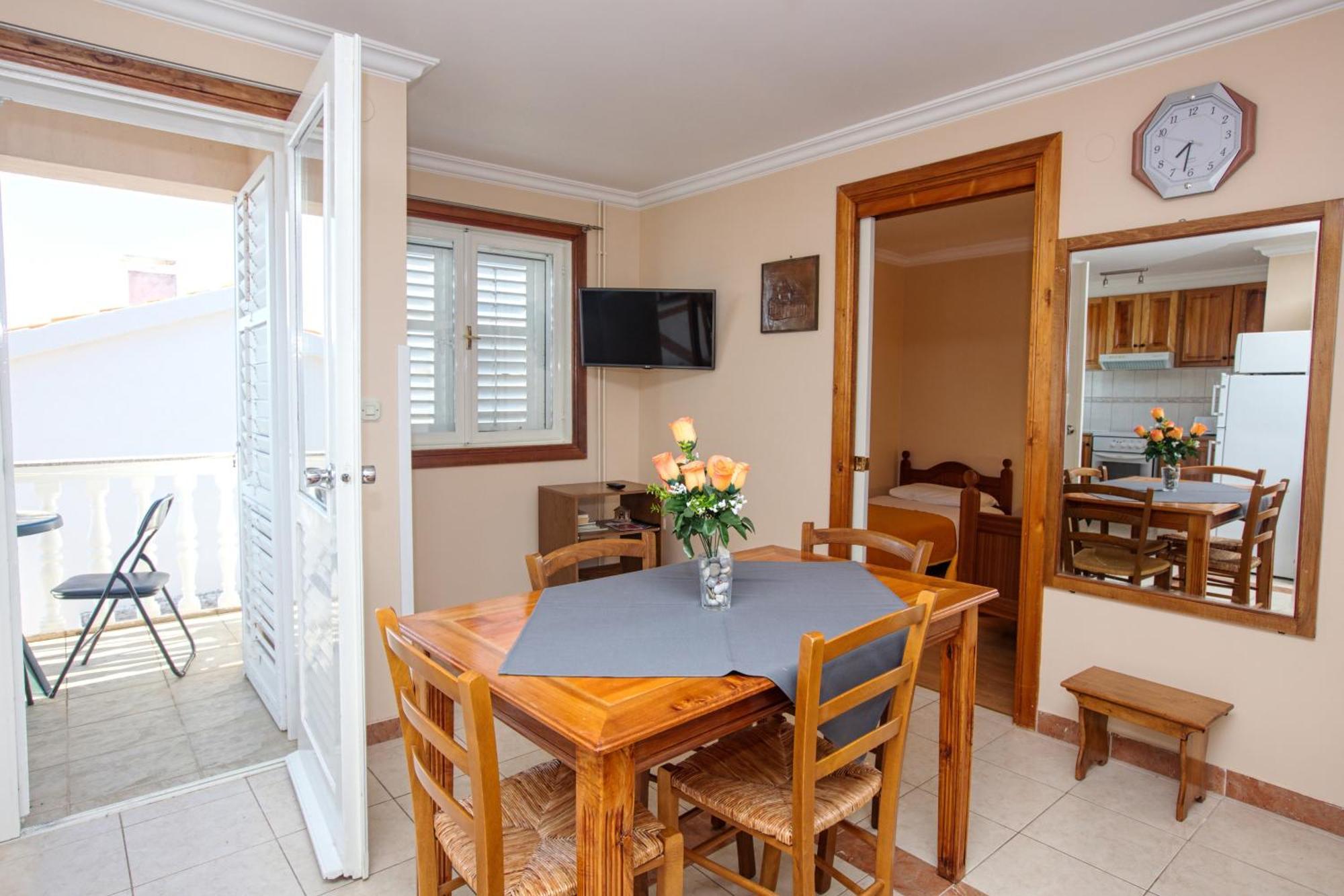 Apartments By The Sea Brodarica, Sibenik - 4194 Bilik gambar