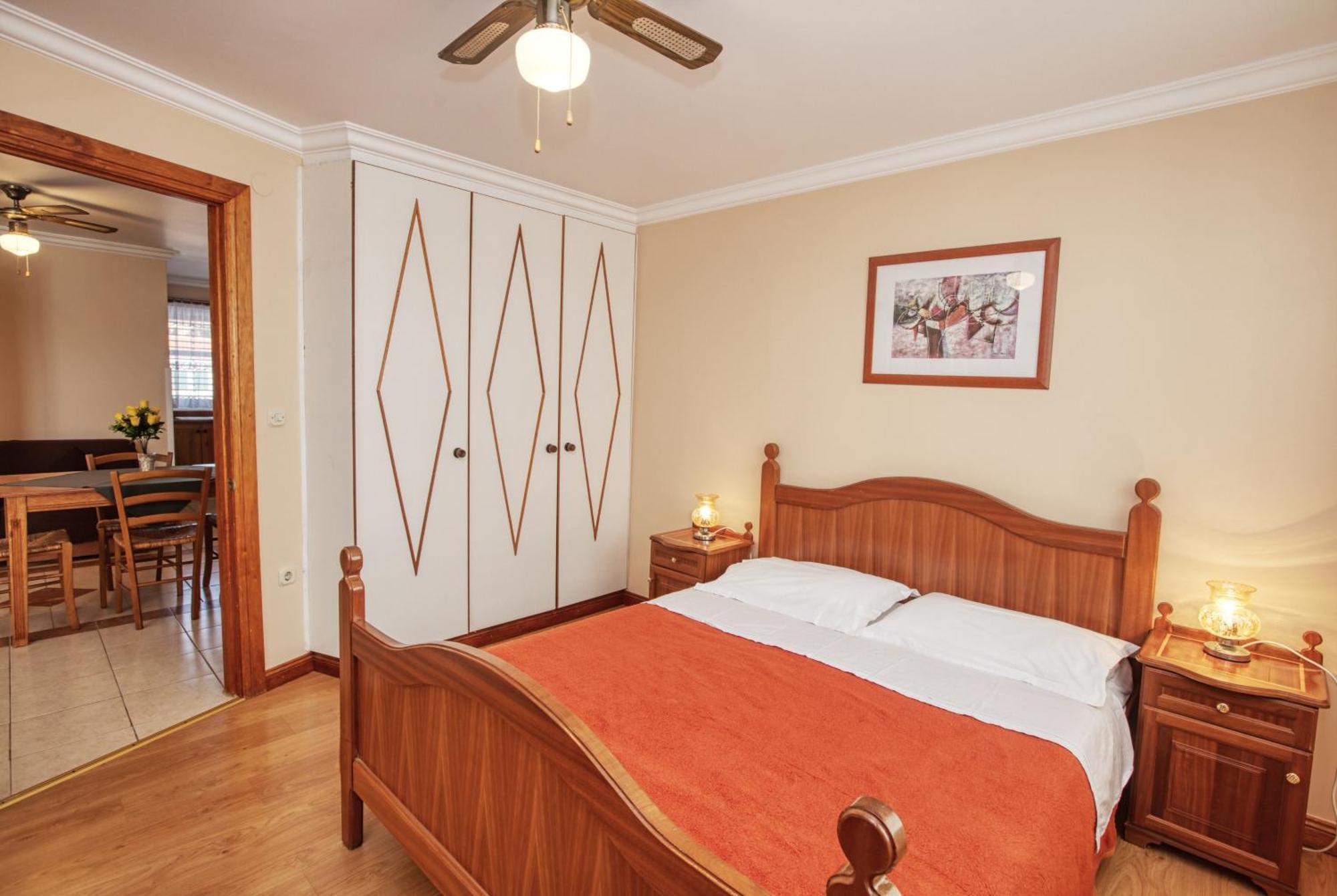 Apartments By The Sea Brodarica, Sibenik - 4194 Bilik gambar