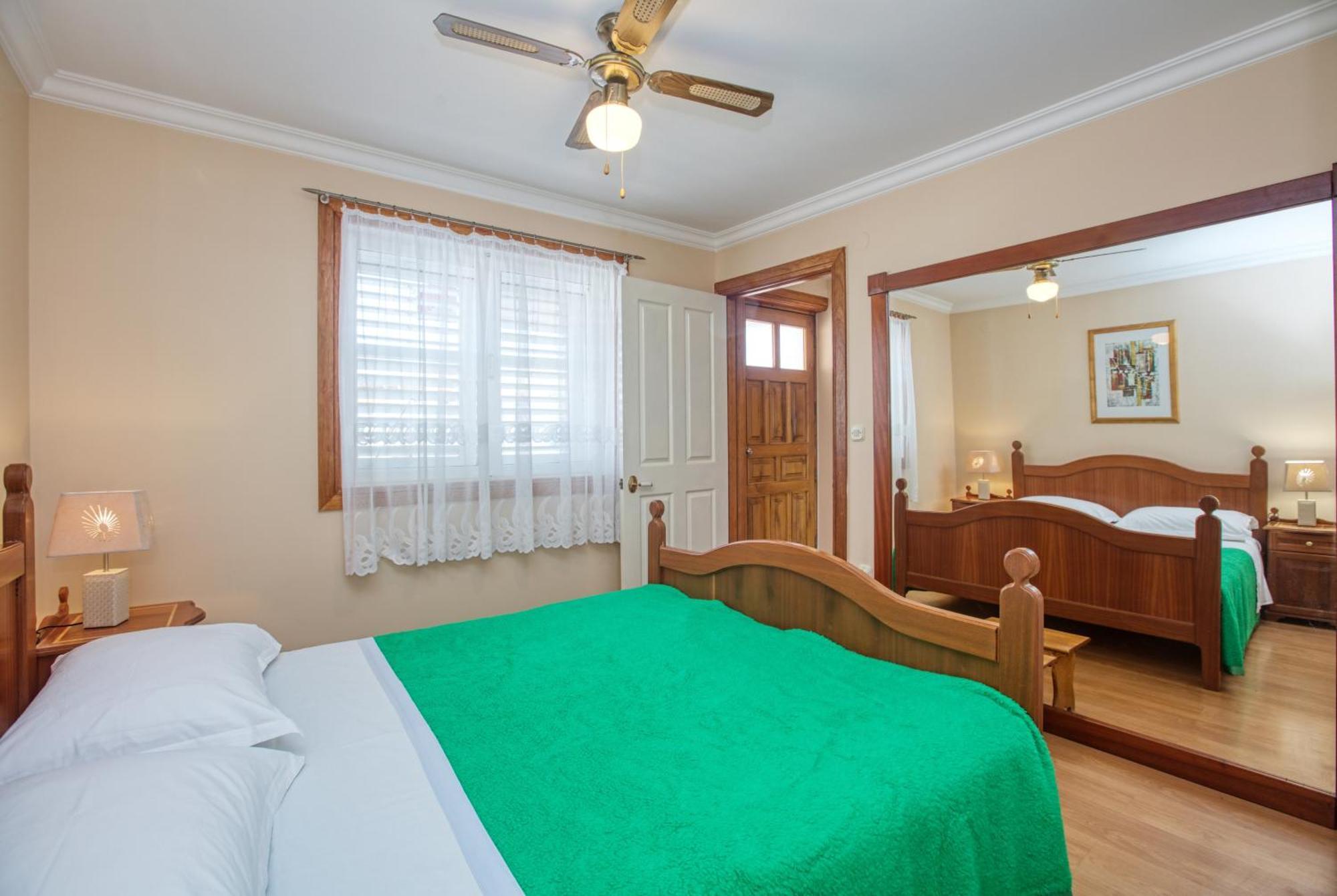 Apartments By The Sea Brodarica, Sibenik - 4194 Bilik gambar
