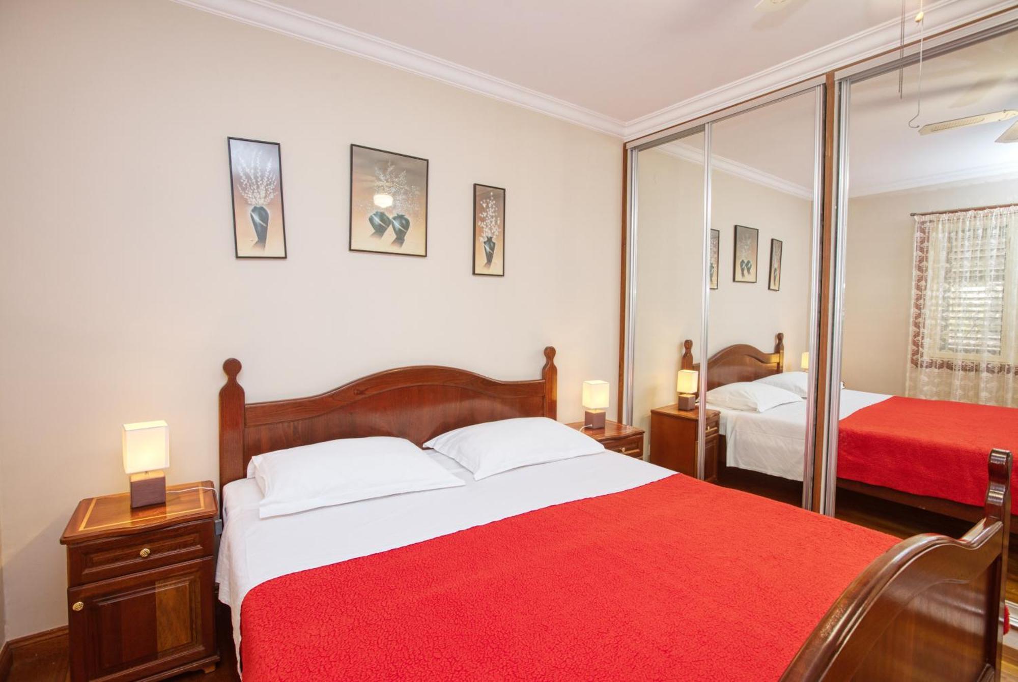Apartments By The Sea Brodarica, Sibenik - 4194 Bilik gambar